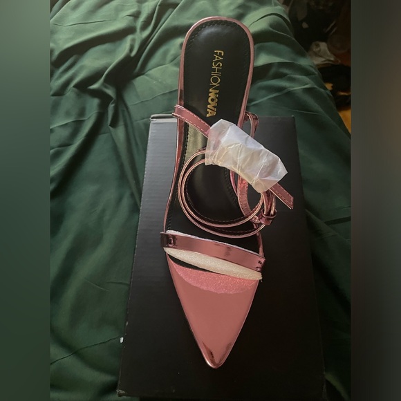 Pink gold heel with ankle strap - Picture 5 of 5